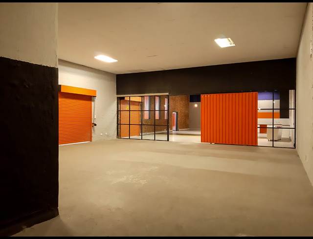 1,100M² WAREHOUSE TO LET IN SALT RIVER