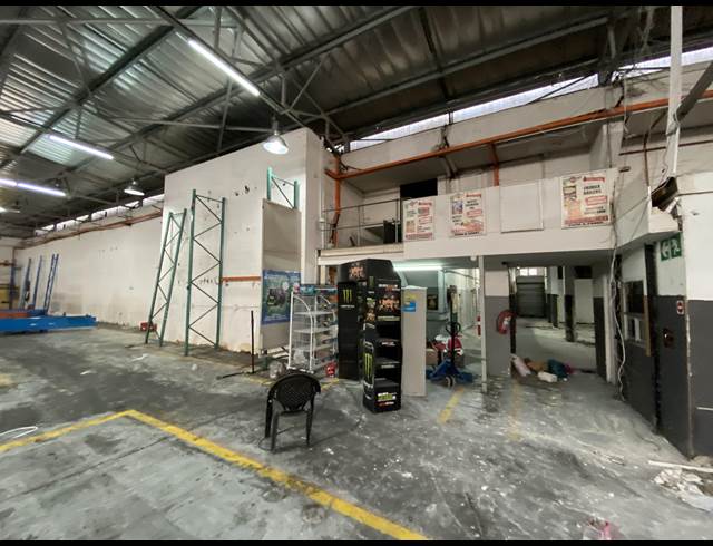 1,808M² WAREHOUSE TO LET IN BRIARDENE