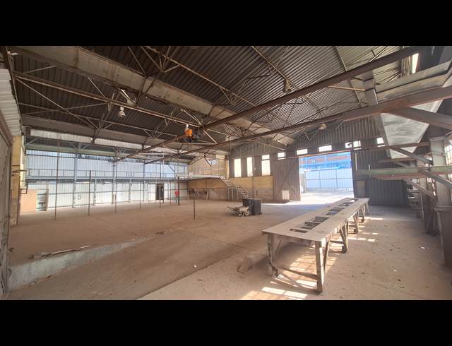 600M² FACTORY TO LET IN INDUSTRIA NORTH