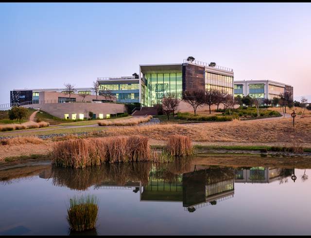 4,100M² OFFICE TO LET IN WATERFALL
