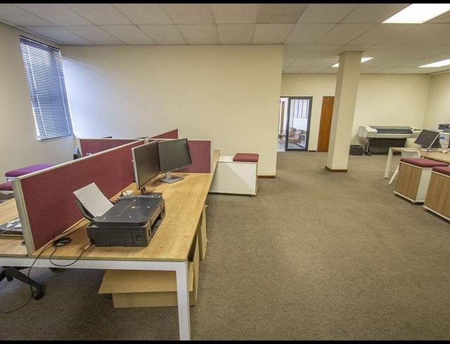 1,569M² OFFICE TO LET IN RANDJESPARK