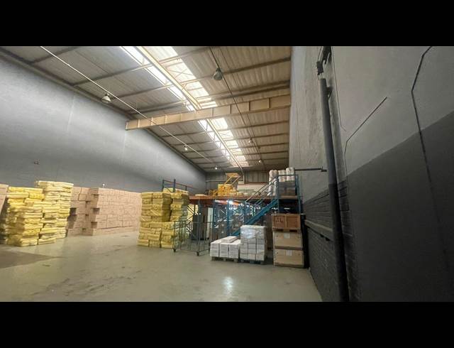 780M² WAREHOUSE TO LET IN EAST LYNNE