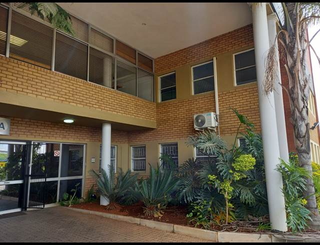 5,500M² WAREHOUSE TO LET IN POMONA