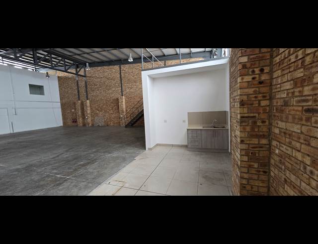 875M² WAREHOUSE TO LET IN NORTH RIDING