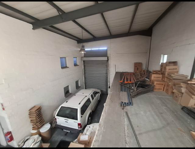 423M² WAREHOUSE TO LET IN STIKLAND INDUSTRIAL