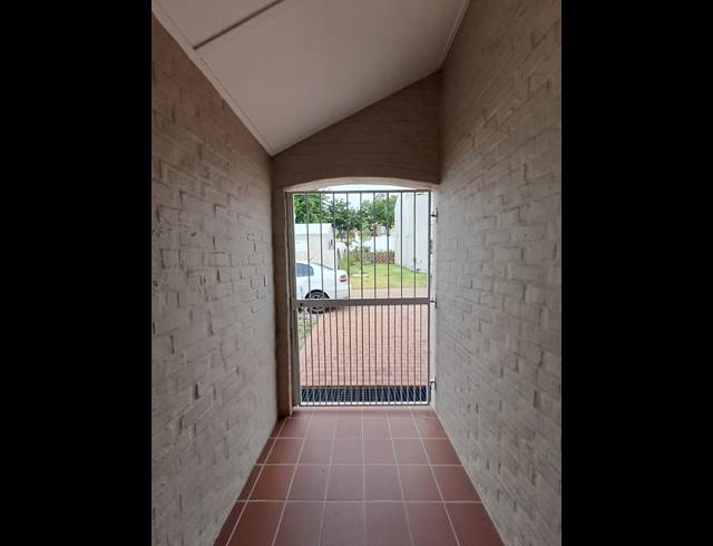 2 bed property to rent in VAN RIEBEECK PARK