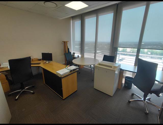444M² OFFICE TO LET IN MIDRIDGE PARK