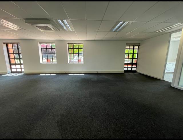 364M² OFFICE TO LET IN LYME PARK