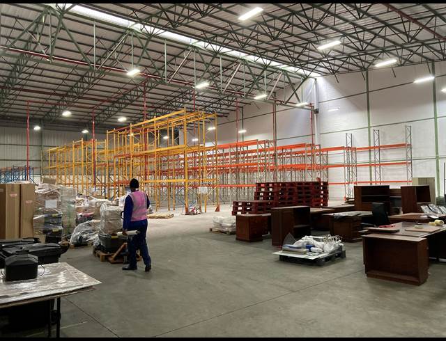 3,300M² WAREHOUSE TO LET IN NEW GERMANY