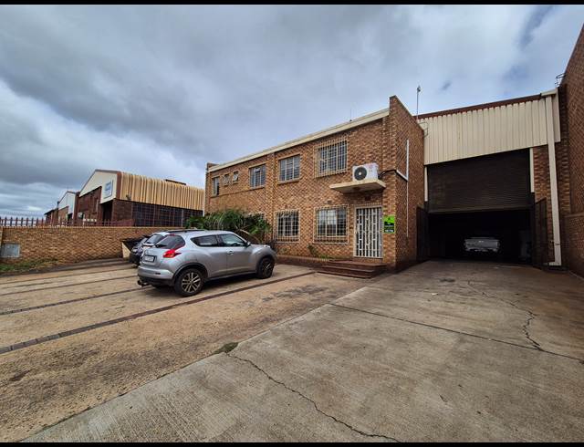 572M² FACTORY TO LET IN KNIGHTS