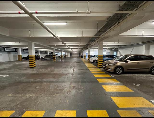 108M² BUILDING TO LET IN WOODSTOCK