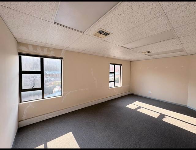 140M² OFFICE TO LET IN FOURWAYS