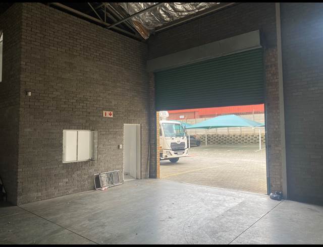 296M² MINI FACTORY TO LET IN HALFWAY HOUSE