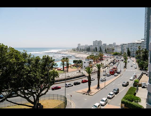 3 BEDROOM APARTMENT TO LET IN SEA POINT