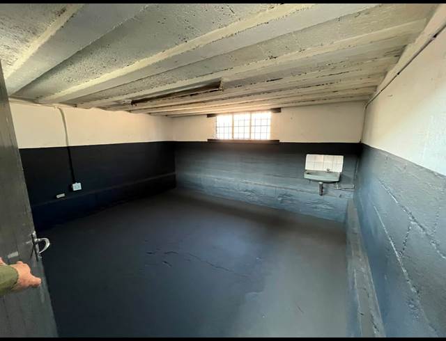 200M² WORKSHOP TO LET IN VULCANIA
