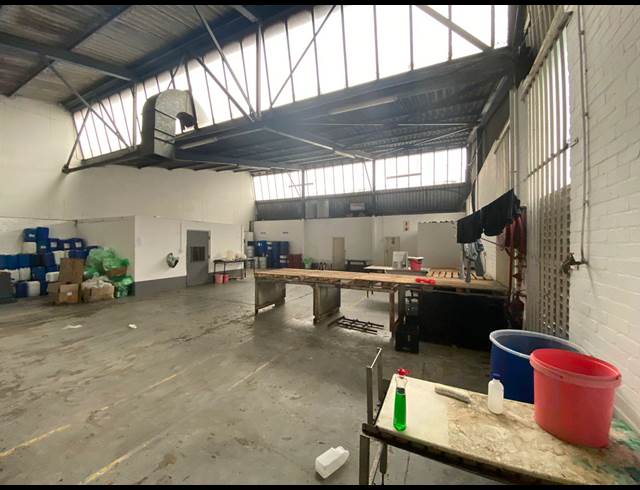 450M² WAREHOUSE TO LET IN EPPING INDUSTRIAL