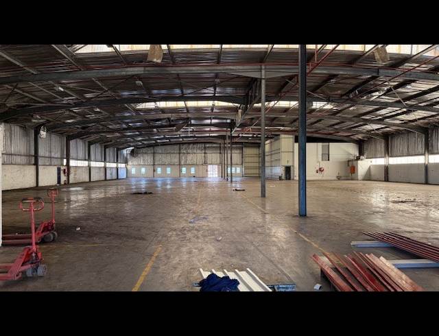3,500M² WAREHOUSE TO LET IN SPRINGFIELD PARK