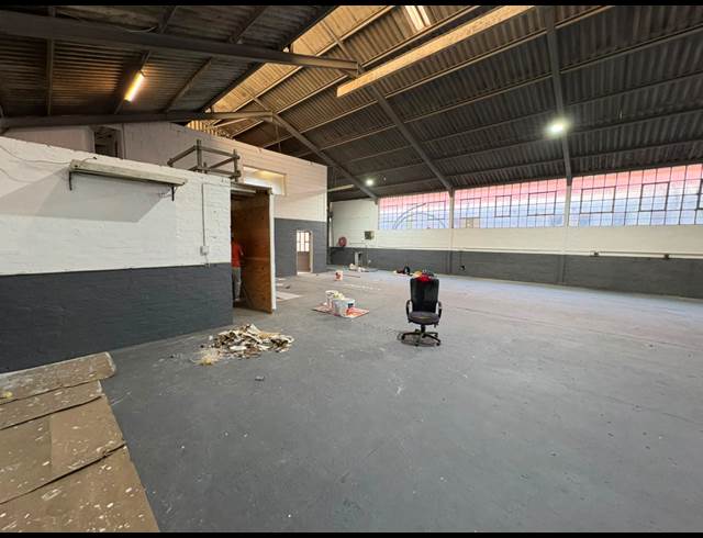 410M² WAREHOUSE TO LET IN STRAND INDUSTRIA