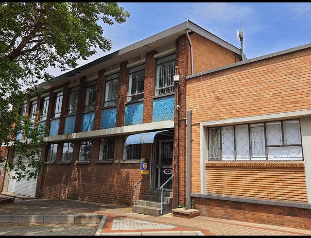 926M² WAREHOUSE RENTED IN BENROSE