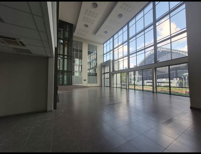 2,469M² BUILDING TO LET IN PARKTOWN