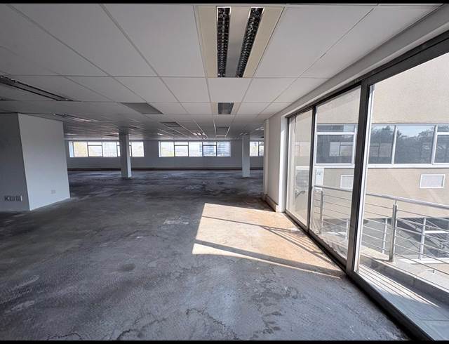 5,600M² OFFICE TO LET IN VORNA VALLEY