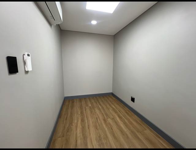 222M² OFFICE TO LET IN HYDE PARK