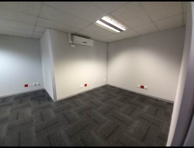 626M² OFFICE TO LET IN BRYANSTON