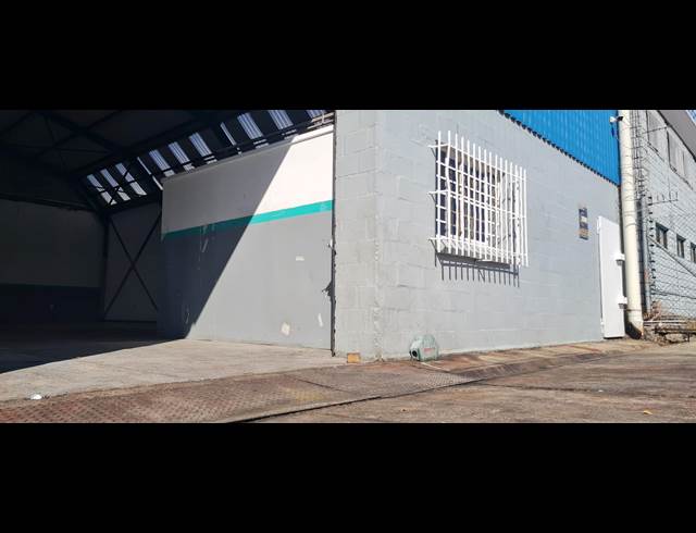 900M² FACTORY TO LET IN OTTERY EAST