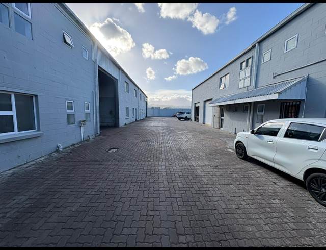 363M² WAREHOUSE TO LET IN ONVERWACHT
