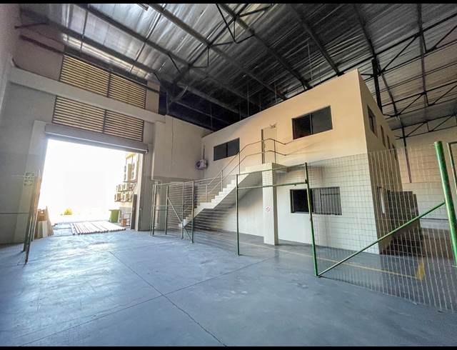 1,300M² WAREHOUSE TO LET IN RIVERHORSE VALLEY