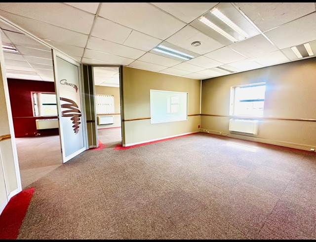 406.63M² OFFICE TO LET IN WOODMEAD