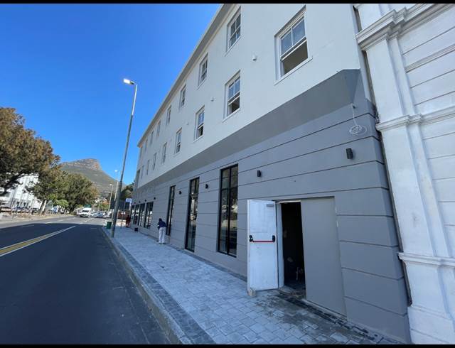 170M² SHOWROOM TO LET IN GARDENS