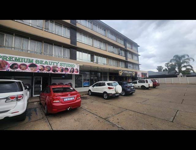 88M² OFFICE TO LET IN CAPITAL PARK