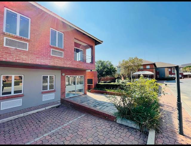 365M² OFFICE TO LET IN FOURWAYS