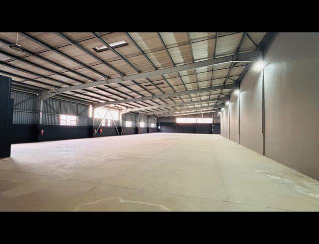 2,442M² WAREHOUSE TO LET IN DUNCANVILLE