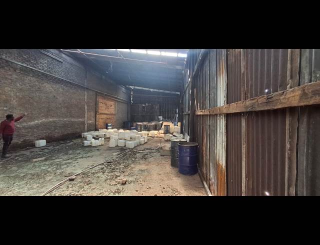 700M² BUILDING TO LET IN VULCANIA