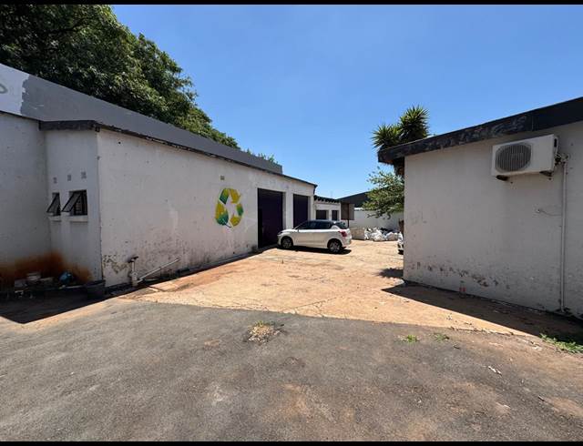 360M² WAREHOUSE TO LET IN INDUSTRIA NORTH