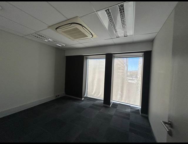 386.50M² BUILDING TO LET IN FORESHORE