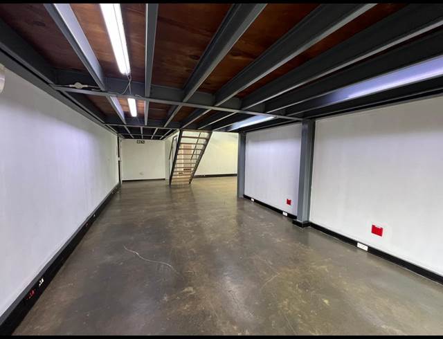 450M² WAREHOUSE TO LET IN NORTH RIDING