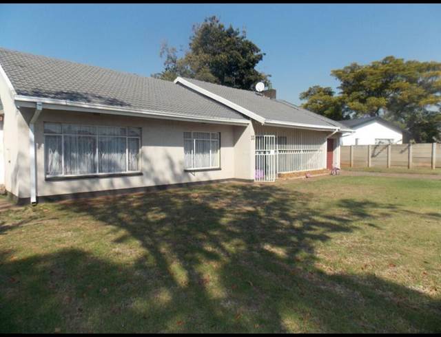 3 BEDROOM PROPERTY TO RENT IN MEYERTON CENTRAL