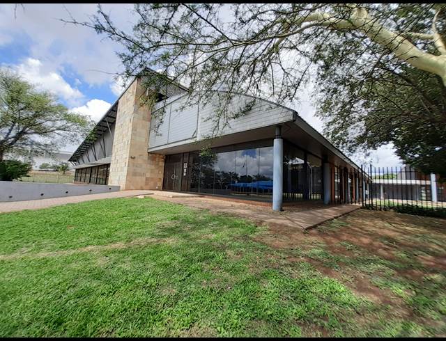 3,653M² OFFICE TO LET IN ROSSLYN
