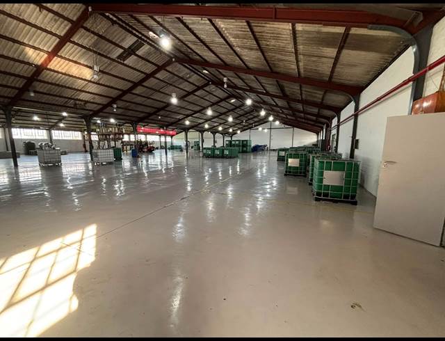 1,300M² WAREHOUSE TO LET IN EPPING INDUSTRIAL