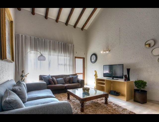 3 BEDROOM APARTMENT TO LET IN MORNINGSIDE