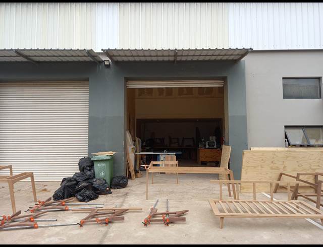 142M² WAREHOUSE TO LET IN BALLITO CENTRAL