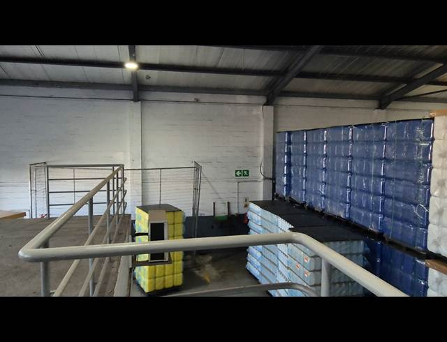 2,330M² WAREHOUSE TO LET IN RETREAT