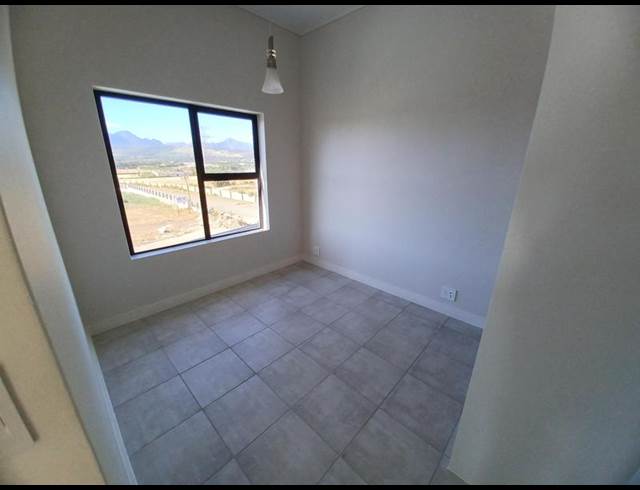 2 BEDROOM PROPERTY TO RENT IN GREENBAY ECO ESTATE