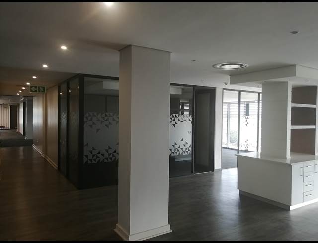 1,678.58M² OFFICE TO LET IN LA LUCIA RIDGE