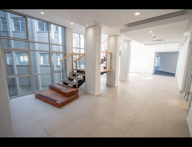 2,000M² OFFICE TO LET IN SANDOWN