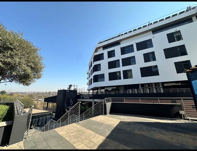 182M² OFFICE TO LET IN GLENADRIENNE