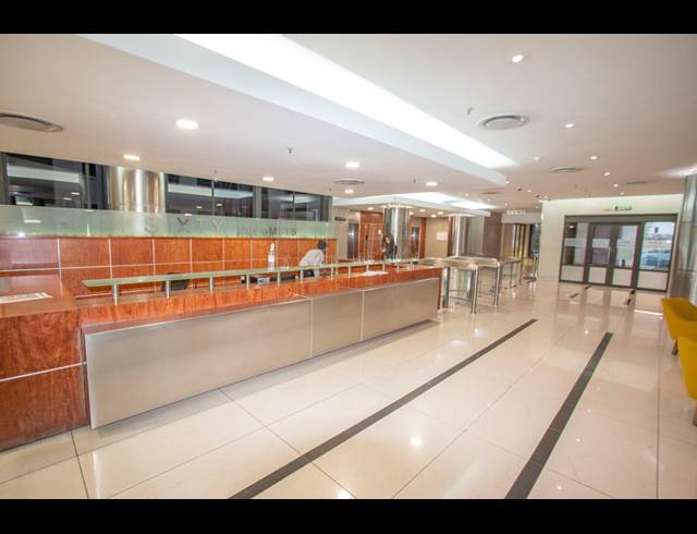 1,833M² OFFICE TO LET IN ROSEBANK
